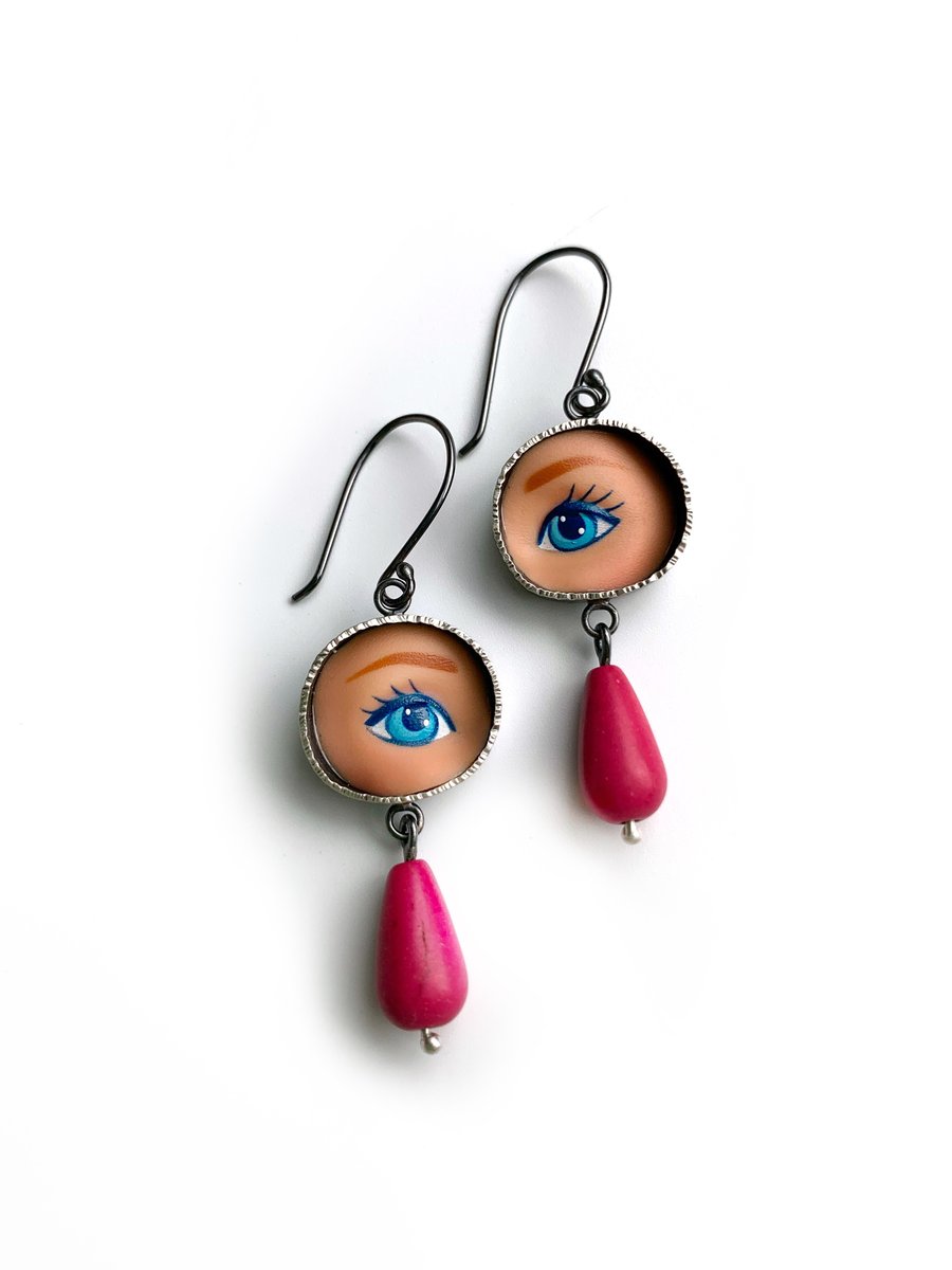 Image of Eye Earrings with Pink Drops - 3