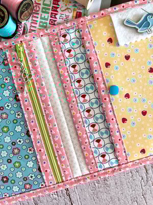 Image of The Compadre Case/Snap Pocket/Lori Holt/Pink Bind