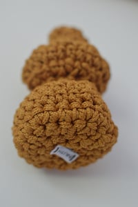 Image 4 of crochet vase sculpture nr4