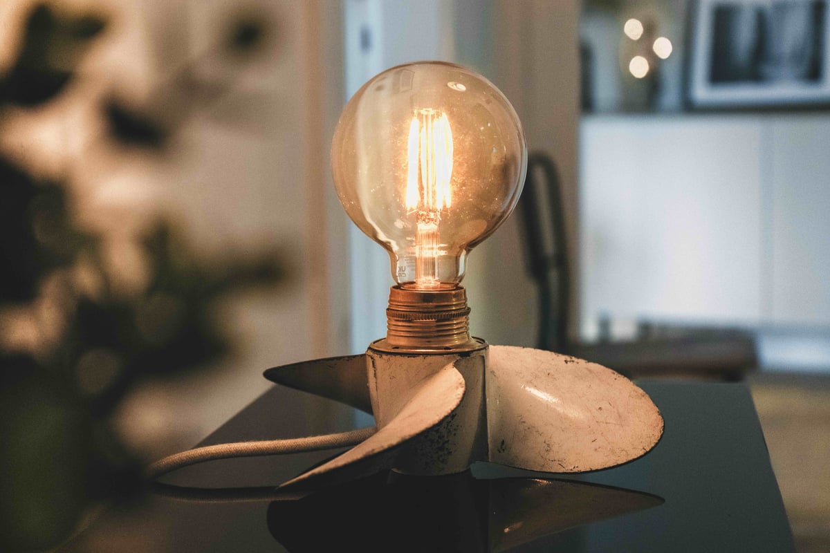 Image of Schiffsschrauben Tischlampe - weiß