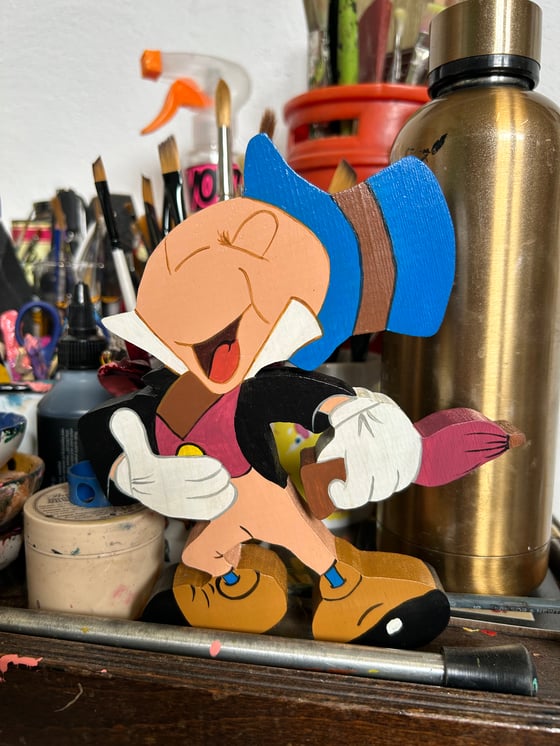 Image of Jiminy Cricket cut out.