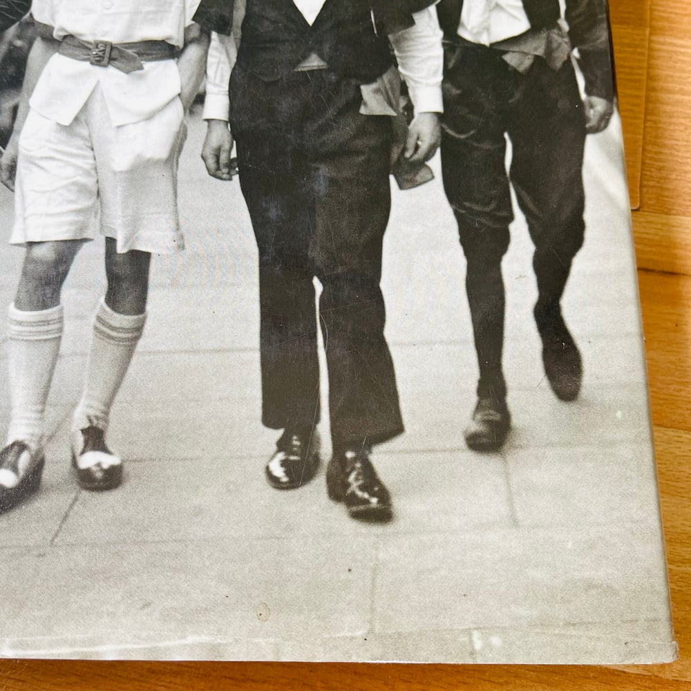 MODEST) BOOKS — (Farid Chenoune)(A History of Men's Fashion) MODEST) BOOKS — (Farid Chenoune)(A History of Men's Fashion)