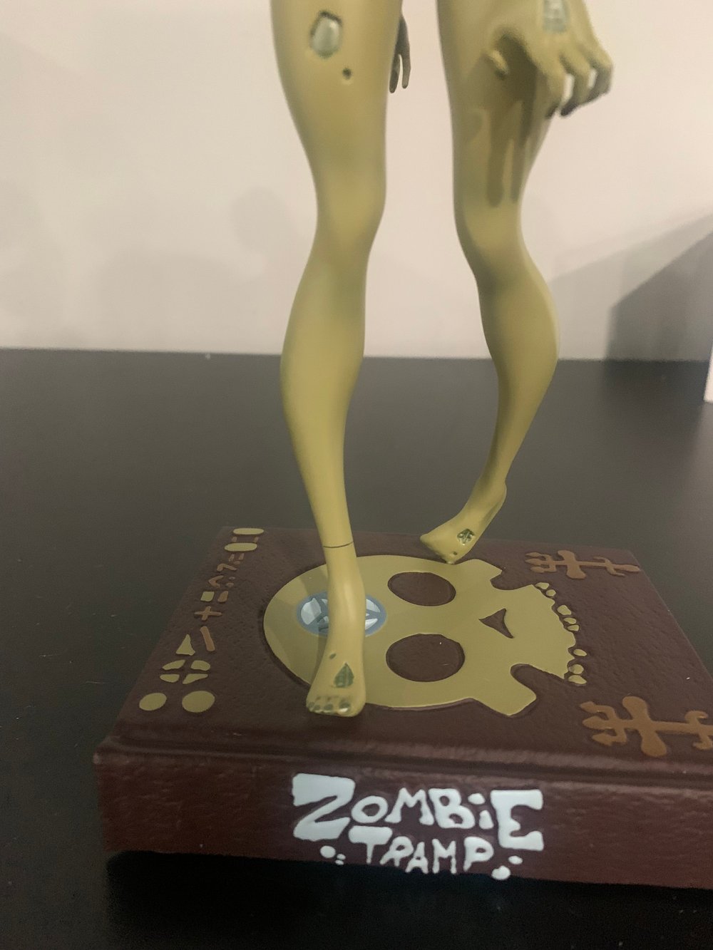 DAMAGED ZT STATUE