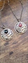 Commande sur mesure : collier fée hématite / collier fleur rhodocrosite