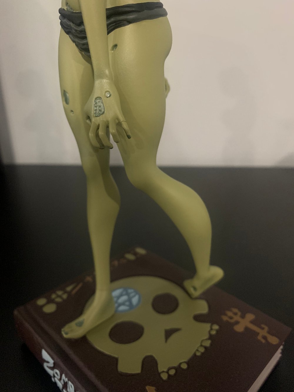 DAMAGED ZT STATUE