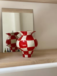 Image of Vase à damier rouge