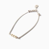 Image 2 of Bracelet perles blanches "Ko"