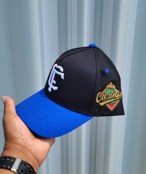 Image of CARTELFIT  white and blue world series snapback 