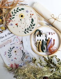 Image 2 of Floral embroidery kit - with gift!