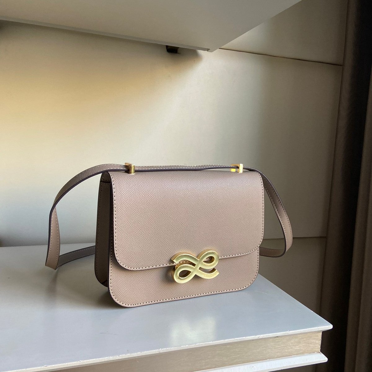 Image of TIMELESS 18 PU (GRIS)
