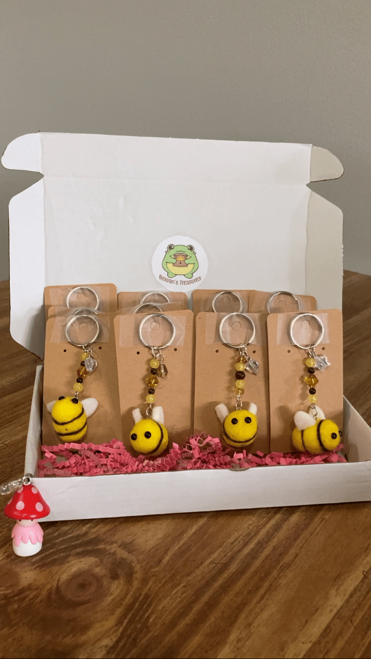 Image of Bee-chain (bee keychain/ phone charm)