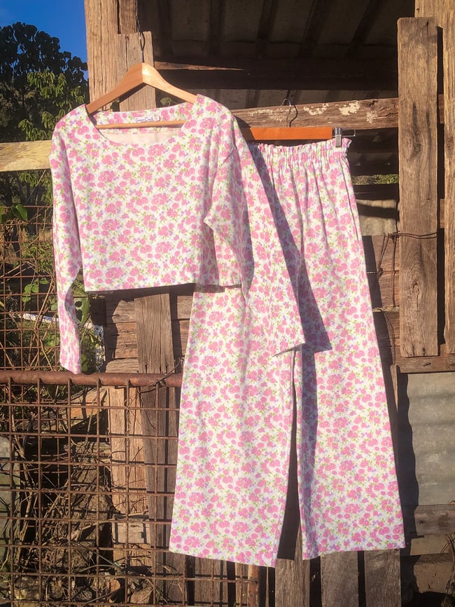 S (12/14) Dainty pink floral