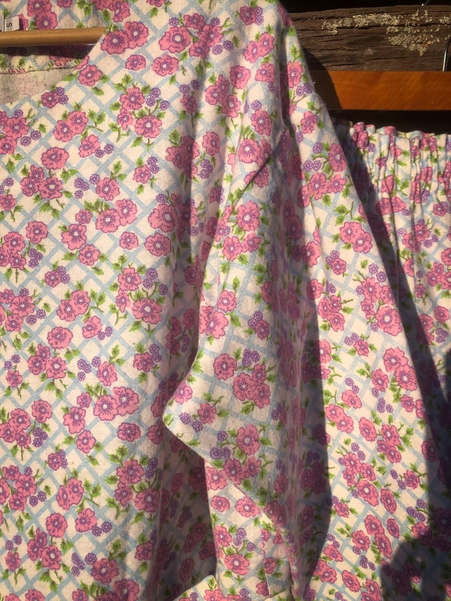 S (12/14) Dainty pink floral