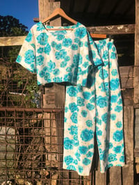 Image 1 of L(18/20) Aqua Blooms