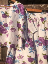 Image 2 of XL (22) Purple Roses and Daisy's 