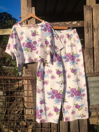 Image 1 of XL (22) Purple Roses and Daisy's 