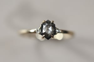 Image of 18ct yellow gold hexagonal dark grey diamond trilogy ring (LON206)