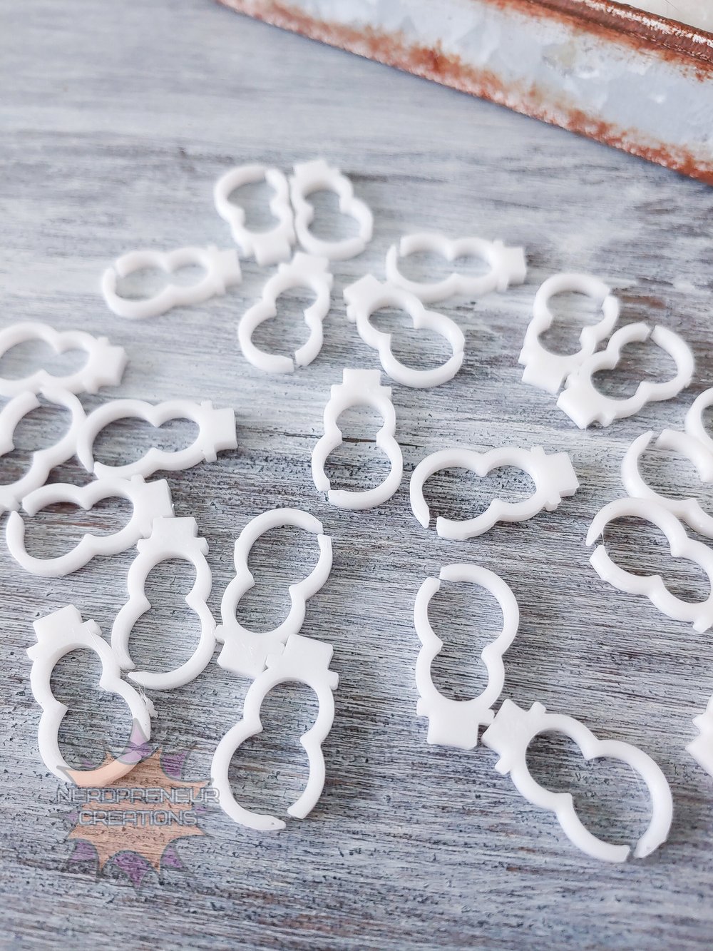 Image of 12 Pack Snowman Stitch Markers - 3D Printed Progress Keepers for Crochet and Knitting