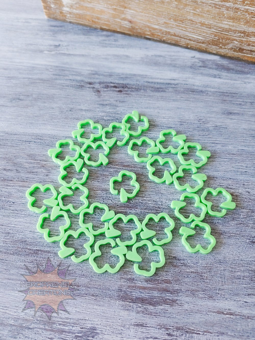 Image of 12 Pack Clover Stitch Markers - 3D Printed Progress Keepers for Crochet and Knitting