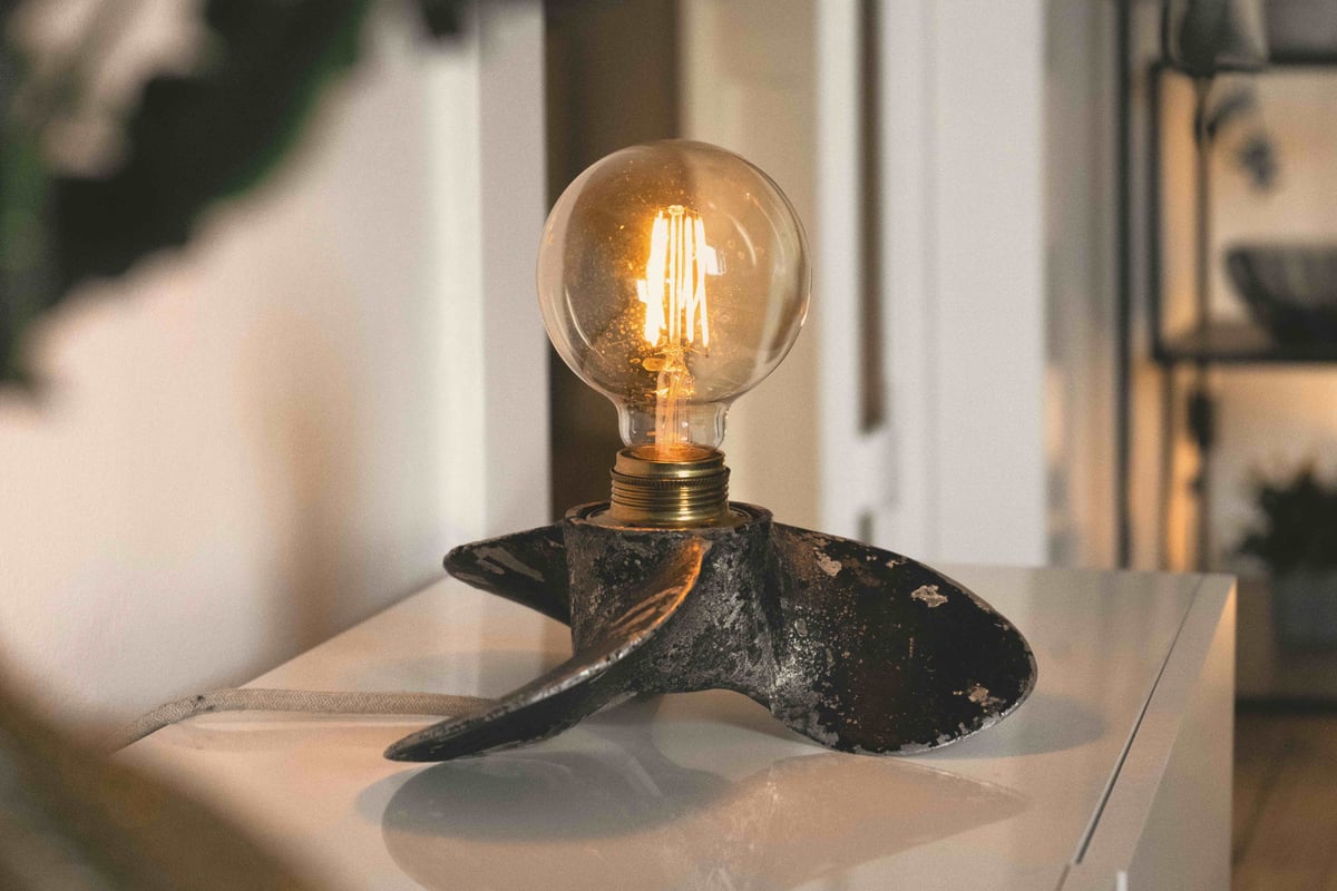 Image of Schiffsschrauben Tischlampe - schwarz