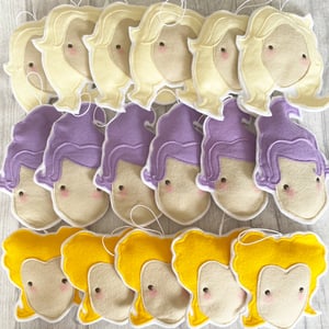 Image of Hocus Pocus sisters decorations 