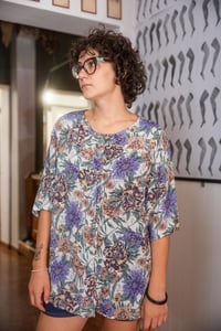 Image 3 of camicia fiori lilla