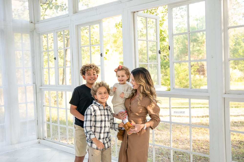 Image of Greenhouse family mini sessions 2023 - ($100 booking fee)