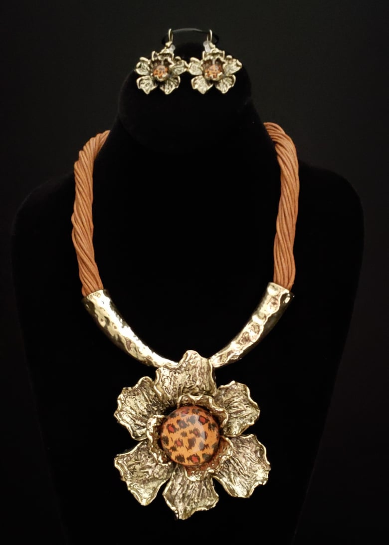 Image of Leopard & Gold Flower Necklace Set 