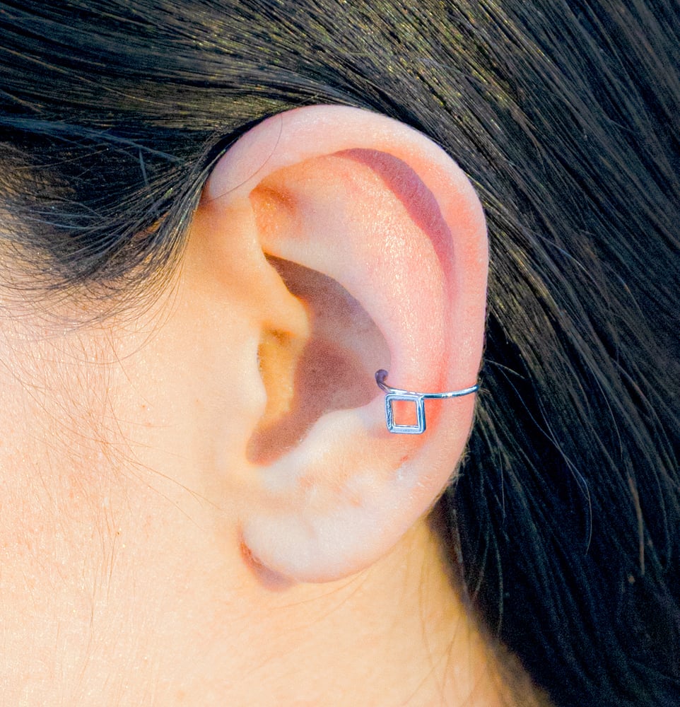 Image of Anneau d'Oreille "Petit carré" / Ear ring "Little Square"
