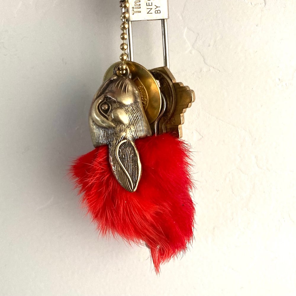 OLDY CO LUCKY RABBIT FOOT KEYCHAIN