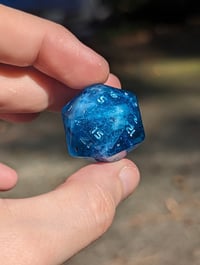 Image 3 of Ocean Shards Lucky Star 22mm D20 Single