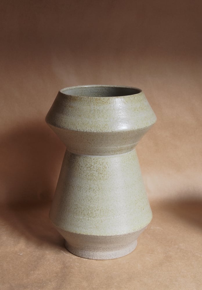 Image of Rongomai vase - kirikiri 