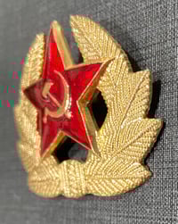 Image 2 of (USSR) Soviet / Russian (Red Army) Sergeant Cap Badge