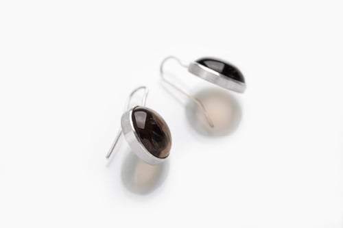 Image of "To live freely" silver earrings with smoky quartz · VIVERE LIBERE ·