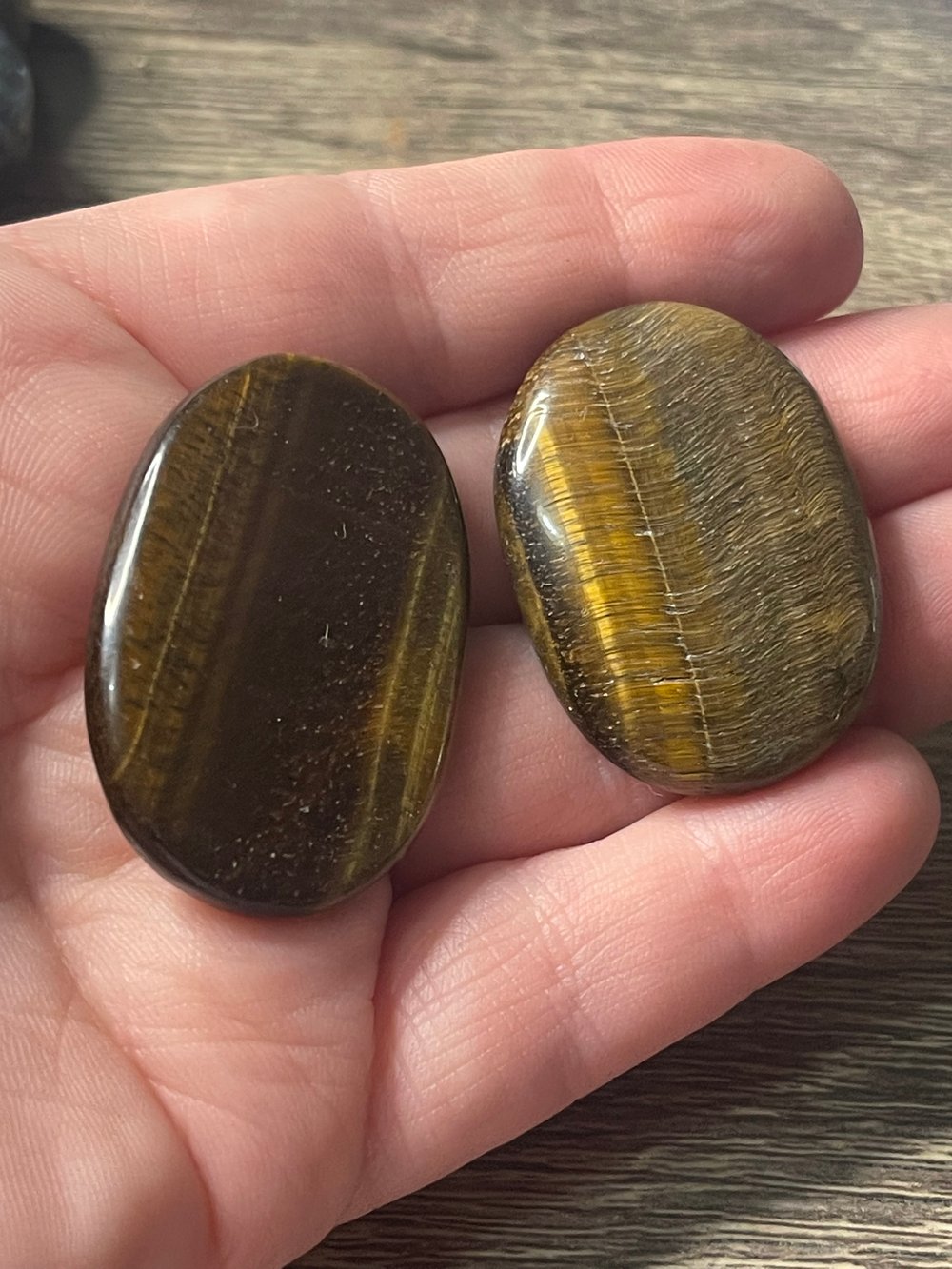 Image of Tigers eye flat stones 