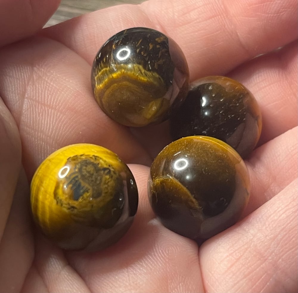 Image of Tigers eye mini spheres 