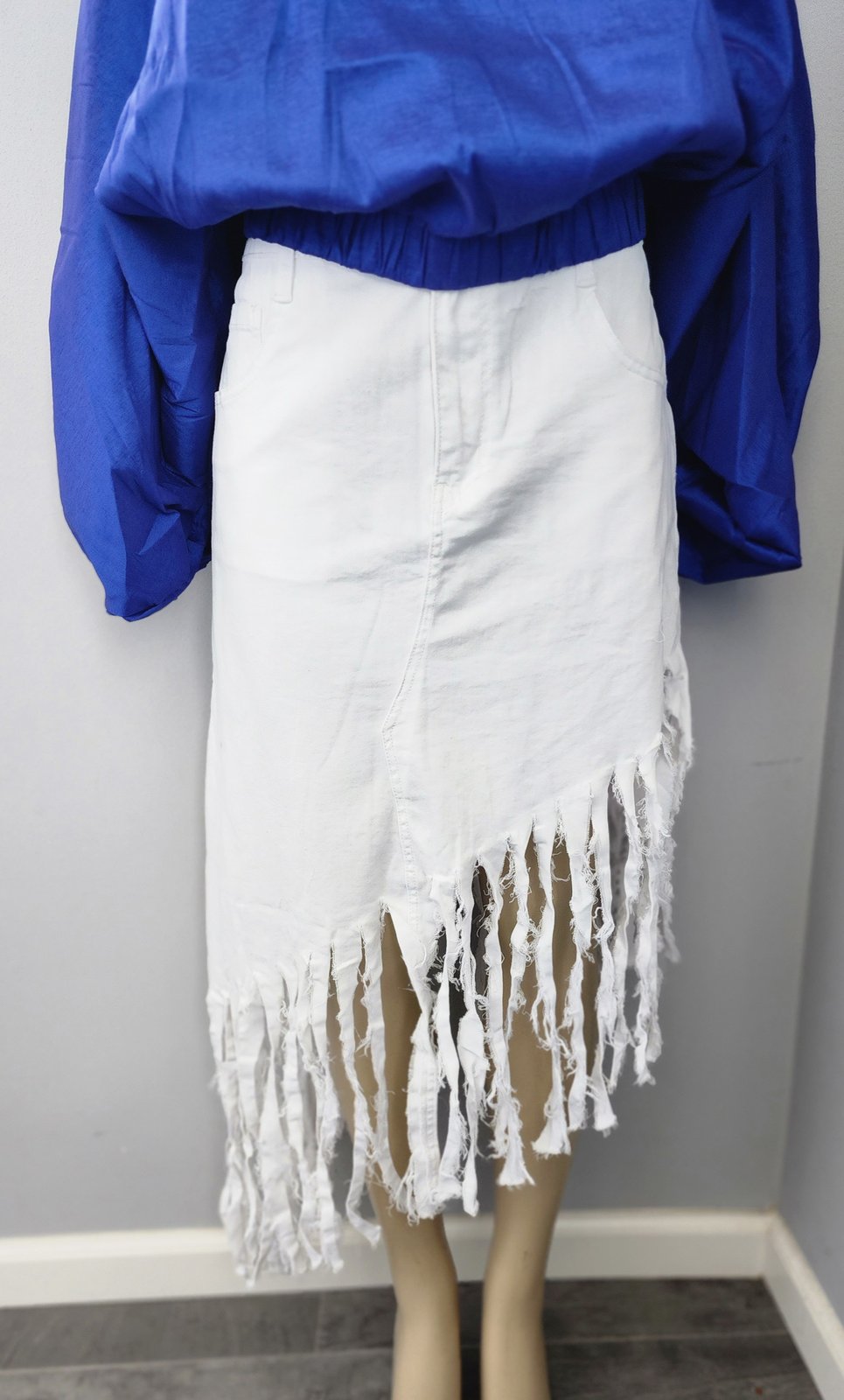 White denim outlet skirt with fringe