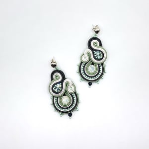 Pendientes soutache JEREZ - color blanco y verde manzana