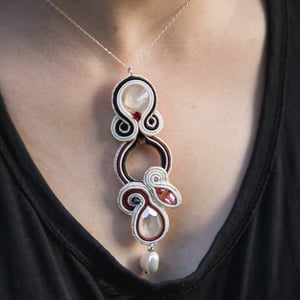 Medallón soutache VILNIUS - crema, rojo y negro