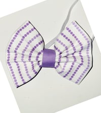 Image 1 of White wuth purple dots bow 💜🎀