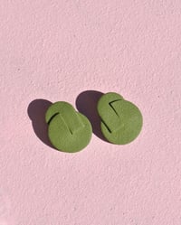 Image 3 of Arch Overlap Statement Studs