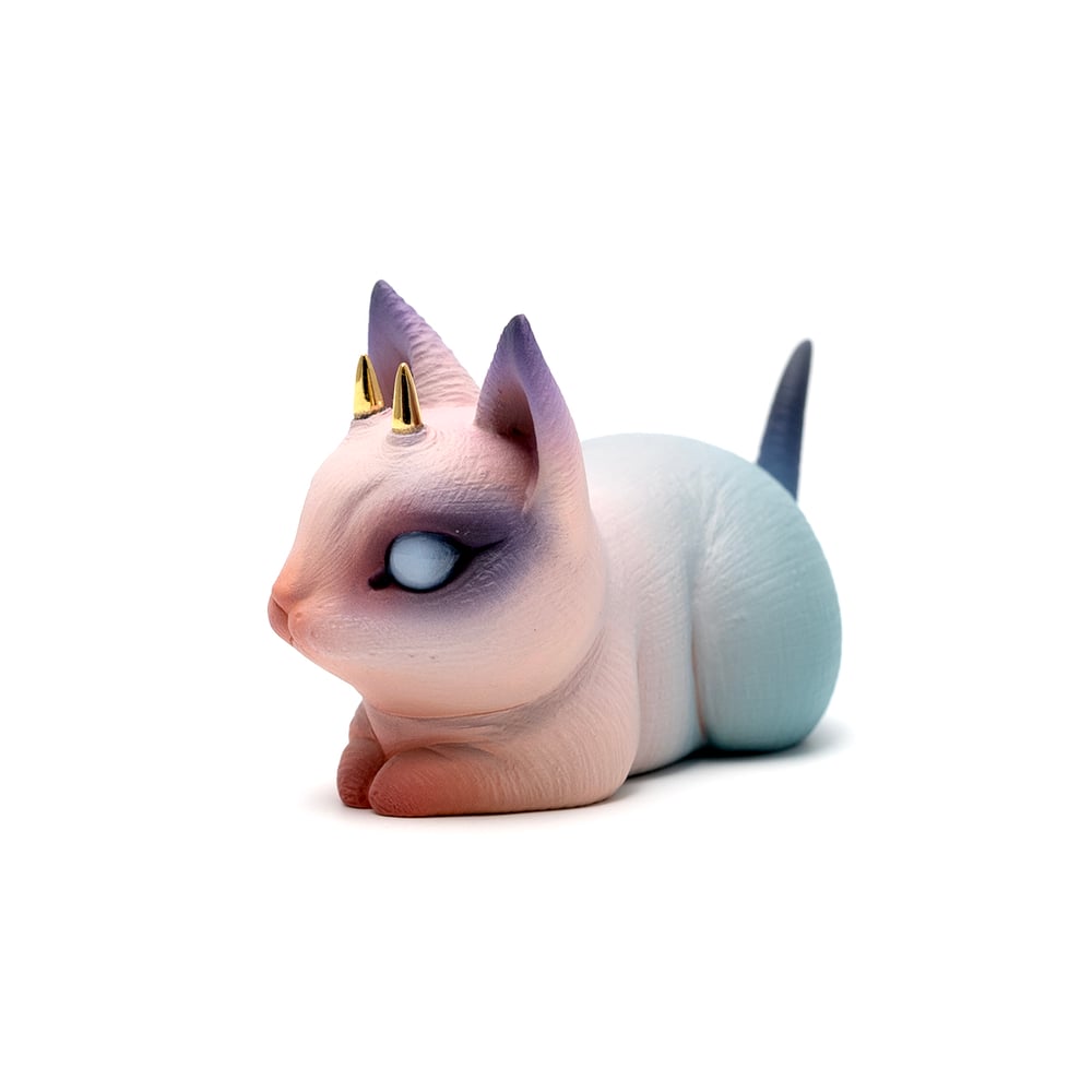Image of Mini Chikkoi Koneko (pink/gold horns)