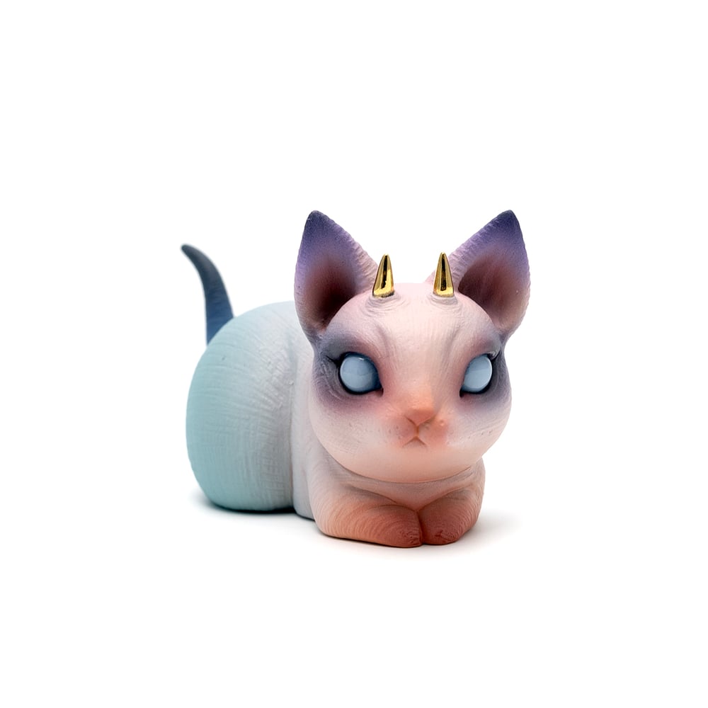 Image of Mini Chikkoi Koneko (pink/gold horns)