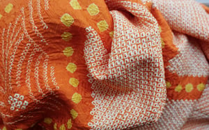 Image of Kort kimono - orange og gul slange- prikmønster 