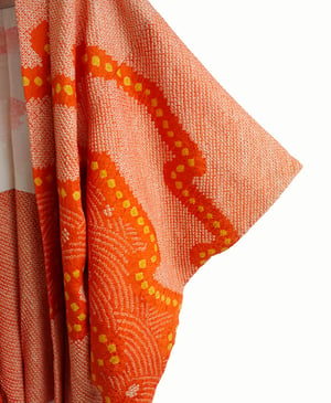 Image of Kort kimono - orange og gul slange- prikmønster 