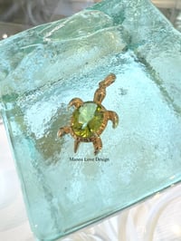 Image 1 of 14k rare Hawaiian turtle with period pendant 