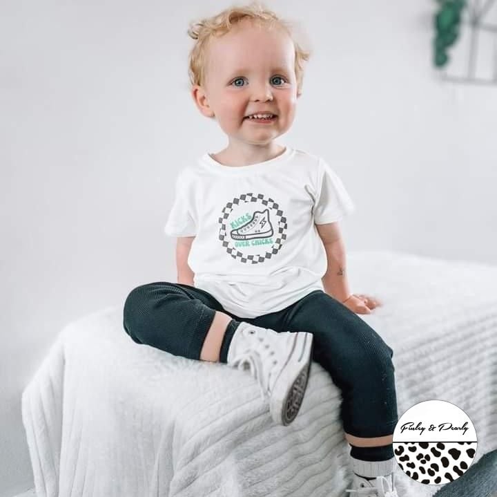 T-SHIRT: Kicks Over Chicks