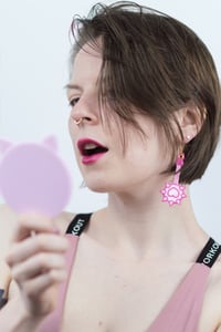 Image 2 of Boucles d'oreilles "Rose danger"