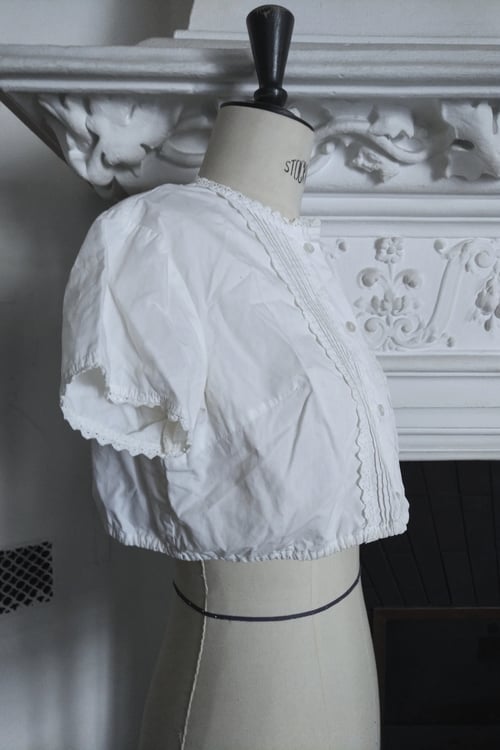 Image of VICTORIANA CROP-SHIRT ※  cotton, lace & mother-of-pearl. By School Rag