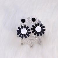 Image 2 of Lazy Daisy Earrings